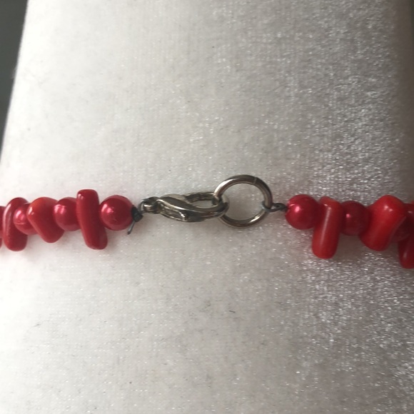 Mother of pearl flower necklace $20 - Picture 5 of 5